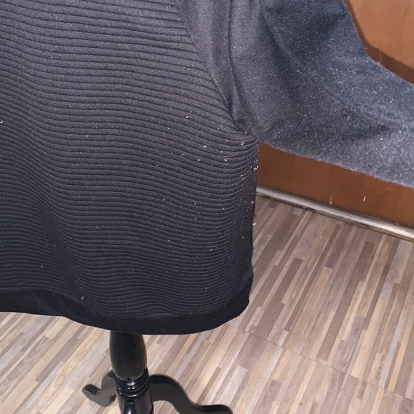 Old navy black front quilted tee! - Picture 3 of 5